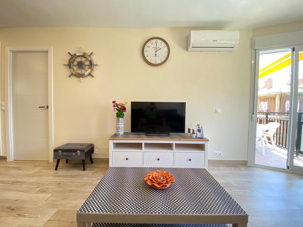 Modern 1 Bedroom Seaside Apartment With Pool Fuengirola Exterior photo